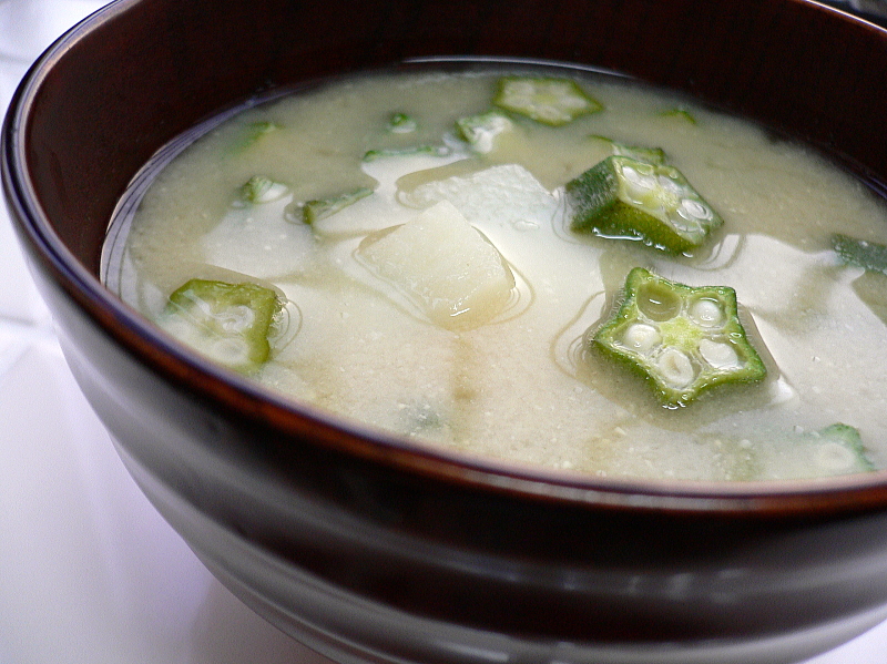 Miso_soup_with_okra_and_nagaimo_by_yomi955