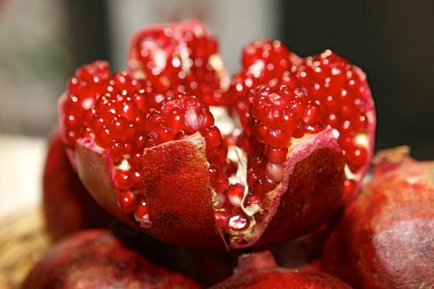 pomegranate-open-196800_960_720-e1471079738698