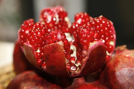 pomegranate-open-196800__340