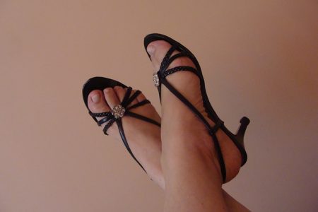 sandals-435512_640