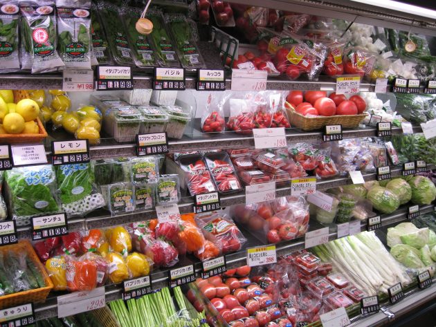 スーパーの野菜コーナー 2008 (2785121488)