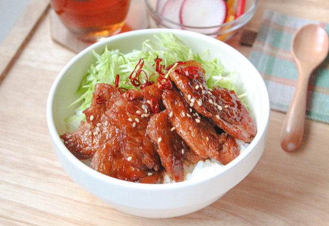 バラ肉タイプの甘辛豚バラ丼