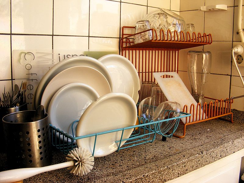 800px dishes in a dutch kitchen