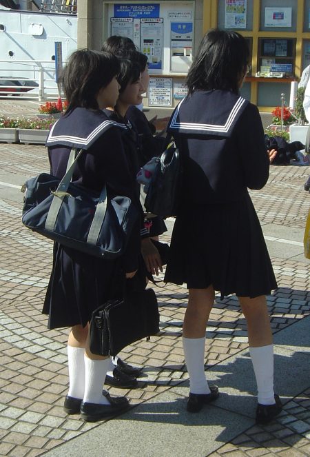 Japanese_school_uniform_dsc06051