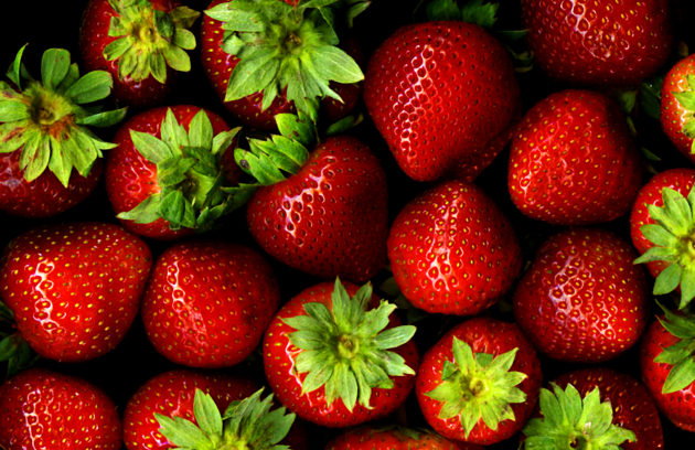 Strawberries_with_hulls_-_scan