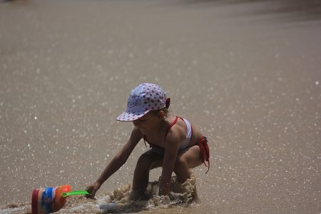 beach-kids-1391353_640