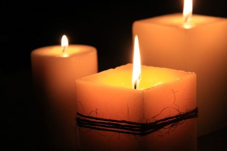 candles-1323090_640