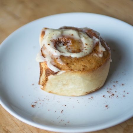 cinnamon-roll-1283179_640