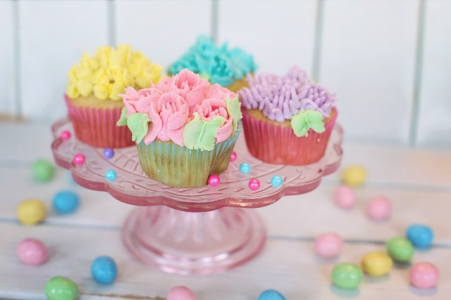 cupcakes-2209476_640