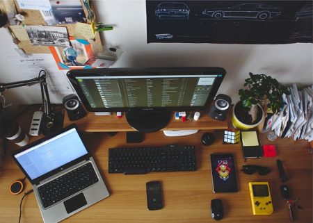 desk-699095_640