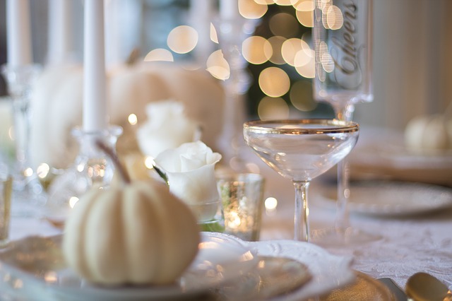 holiday-table-1926946_640