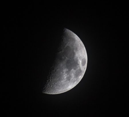 moon-2013905_640