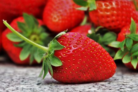 strawberries-3359755_640