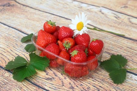 strawberries-3412954_640