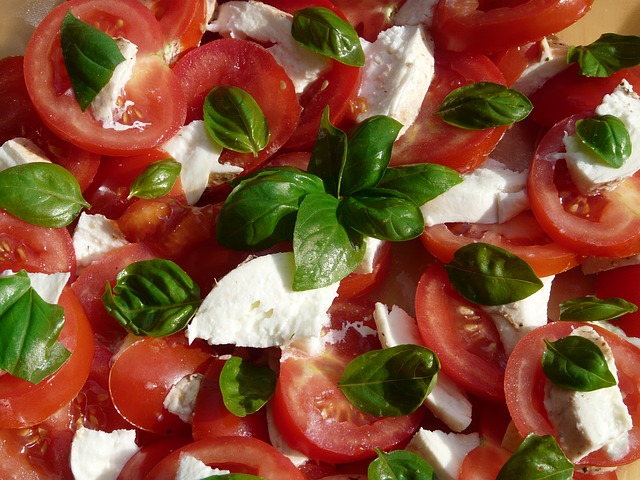 tomato and mozzarella salad 8830 640