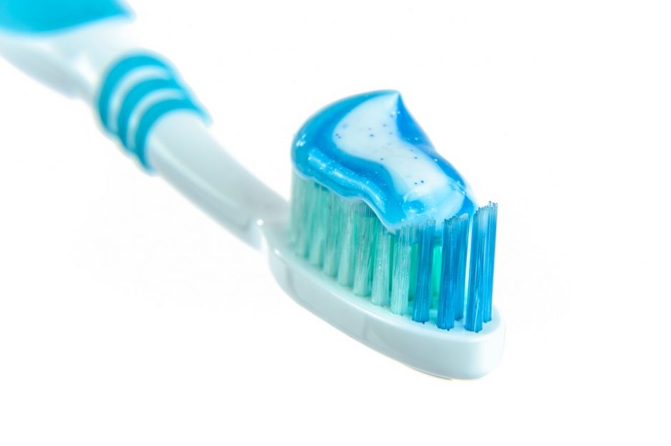 toothpaste-1786388_960_720
