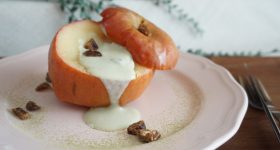 腸を整え便秘知らずのおやつ。丸ごと林檎で作る砂糖なし「りんごの蒸し煮」の作り方