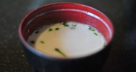 喉の痛み、鼻水、喘息、乾燥肌は東洋医学から見て肺が原因?秋の不調「肺虚」を克服する「レンコンのクリーミー粕汁」の作り方